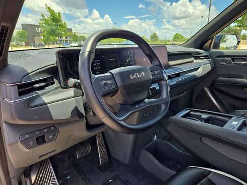 Certified 2024 Kia EV9 GT-Line AWD/4WD image 2