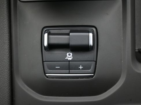 Used 2024 GMC Sierra 1500 AT4 w/ Technology Package AWD/4WD image 38