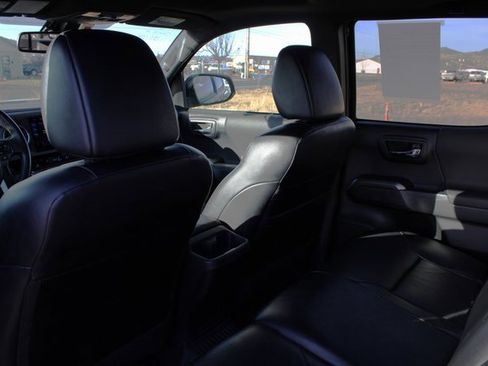 Used 2019 Toyota Tacoma TRD Off-Road image 16