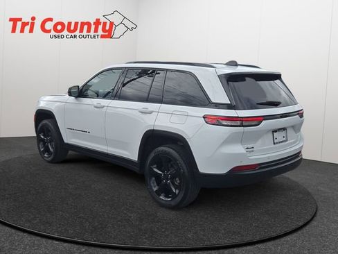 Used 2023 Jeep Grand Cherokee Altitude AWD/4WD image 6
