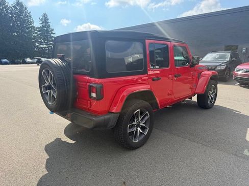Used 2024 Jeep Wrangler Unlimited w/ Convenience Group AWD/4WD image 11