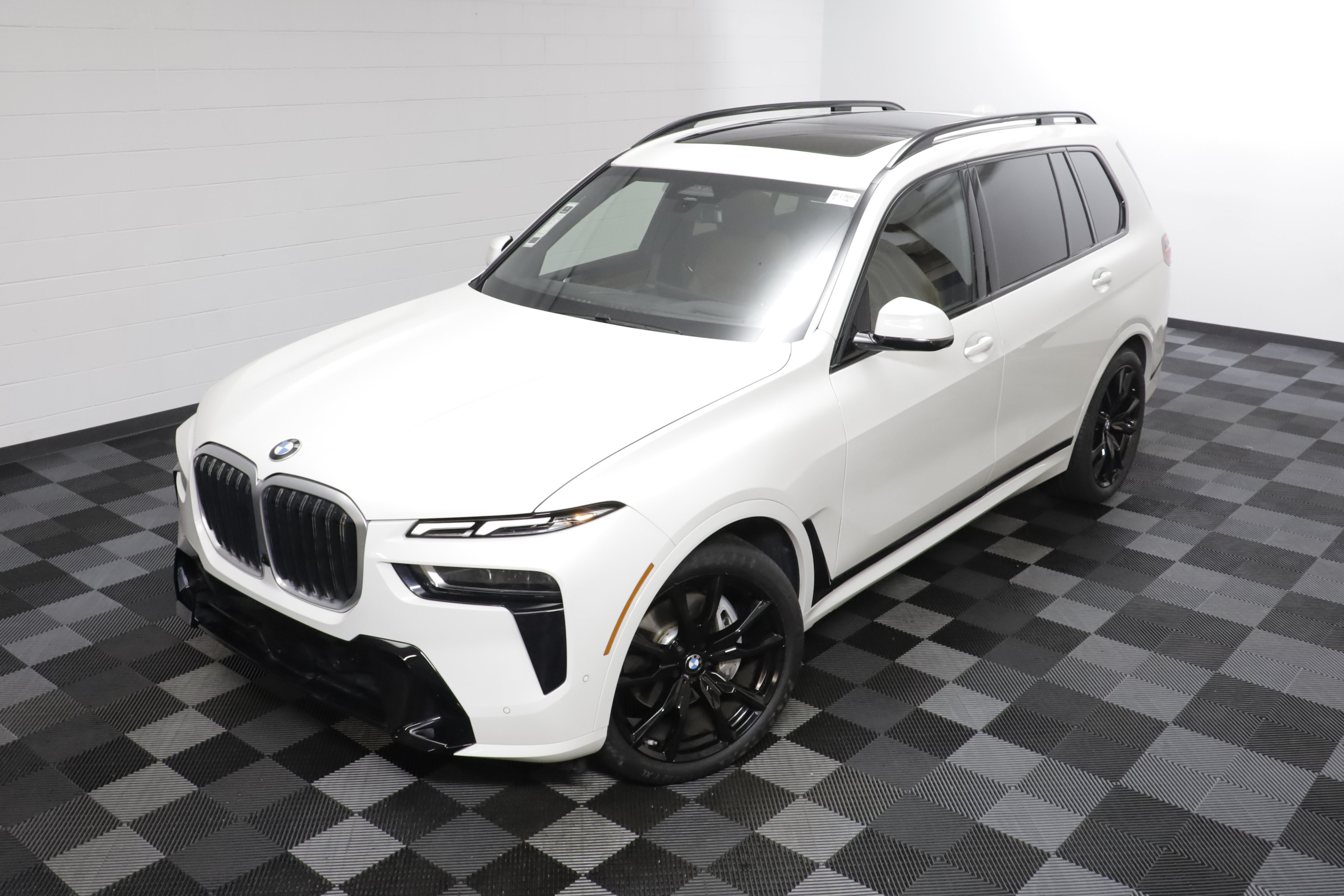 Used 2024 BMW X7 xDrive40i w/ M Sport Package AWD/4WD image 2
