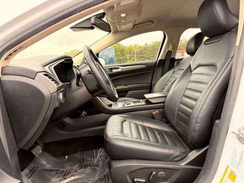 Used 2018 Ford Fusion SE w/ Equipment Group 602A FWD image 14