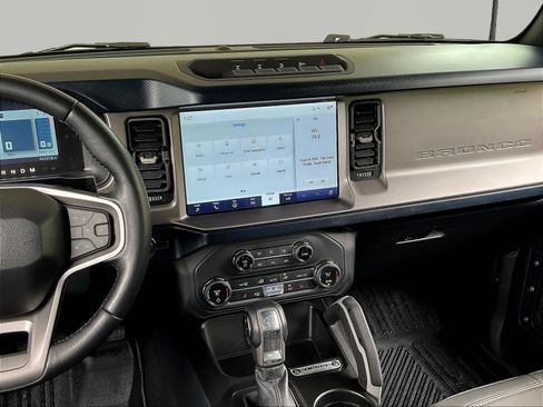 Used 2023 Ford Bronco Outer Banks w/ Sasquatch Package AWD/4WD image 9