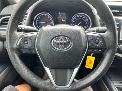 Used 2018 Toyota Camry LE FWD image 17