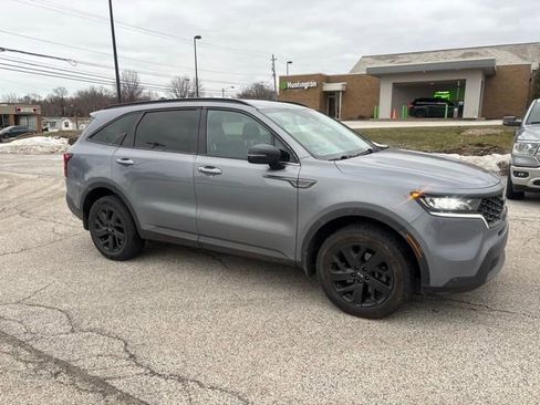 Certified 2021 Kia Sorento S image 2