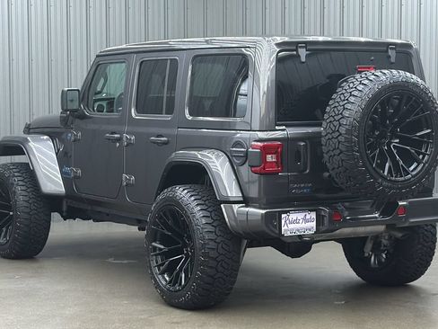 Used 2025 Jeep Wrangler Unlimited Sahara w/ Safety Group AWD/4WD image 3