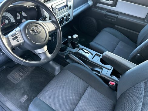 Used 2007 Toyota FJ Cruiser 4WD image 11