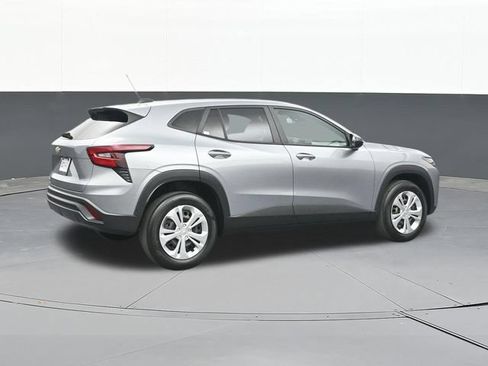 Used 2024 Chevrolet Trax LS FWD image 15