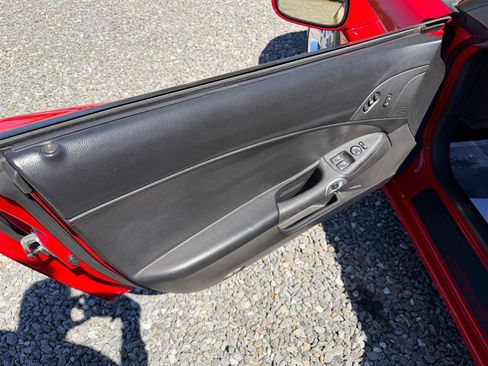 Used 2006 Chevrolet Corvette Convertible w/ Preferred Equipment Group image 9