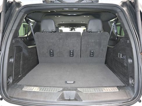 Used 2023 Chevrolet Suburban Premier image 9