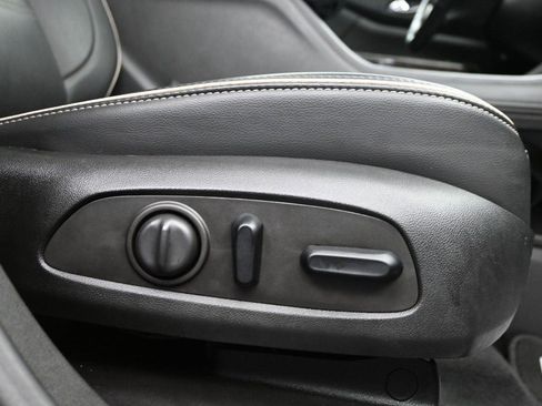 Used 2022 GMC Acadia Denali w/ Denali Ultimate Package image 10