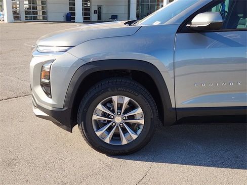 New 2026 Chevrolet Equinox LT w/ Convenience Package II image 8