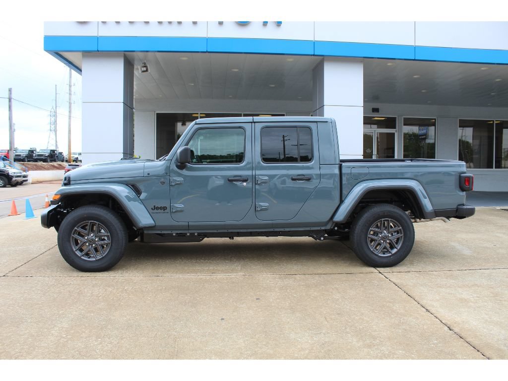 New 2026 Jeep Gladiator Sport AWD/4WD image 2