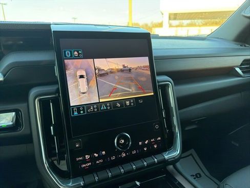 Used 2025 GMC Yukon Denali w/ Denali Reserve Package image 14