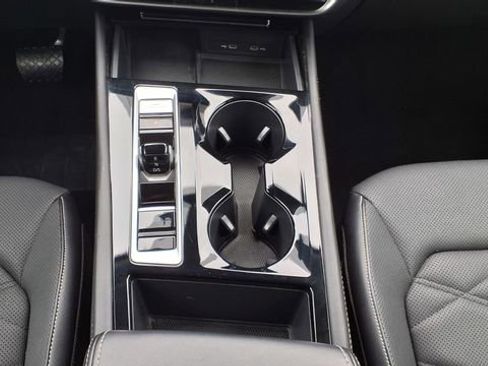 Used 2024 Volkswagen Atlas SE image 31