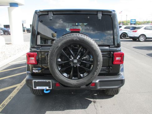 Used 2023 Jeep Wrangler Unlimited Sahara w/ Cold Weather Group image 4