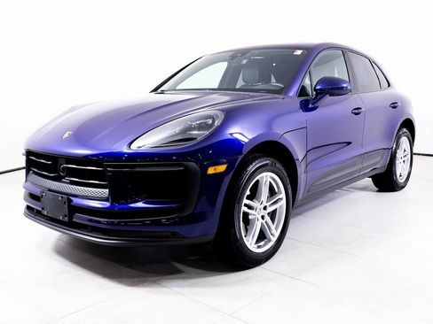 Used 2025 Porsche Macan image 1