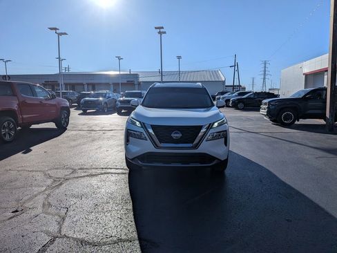 Used 2023 Nissan Rogue SL image 2