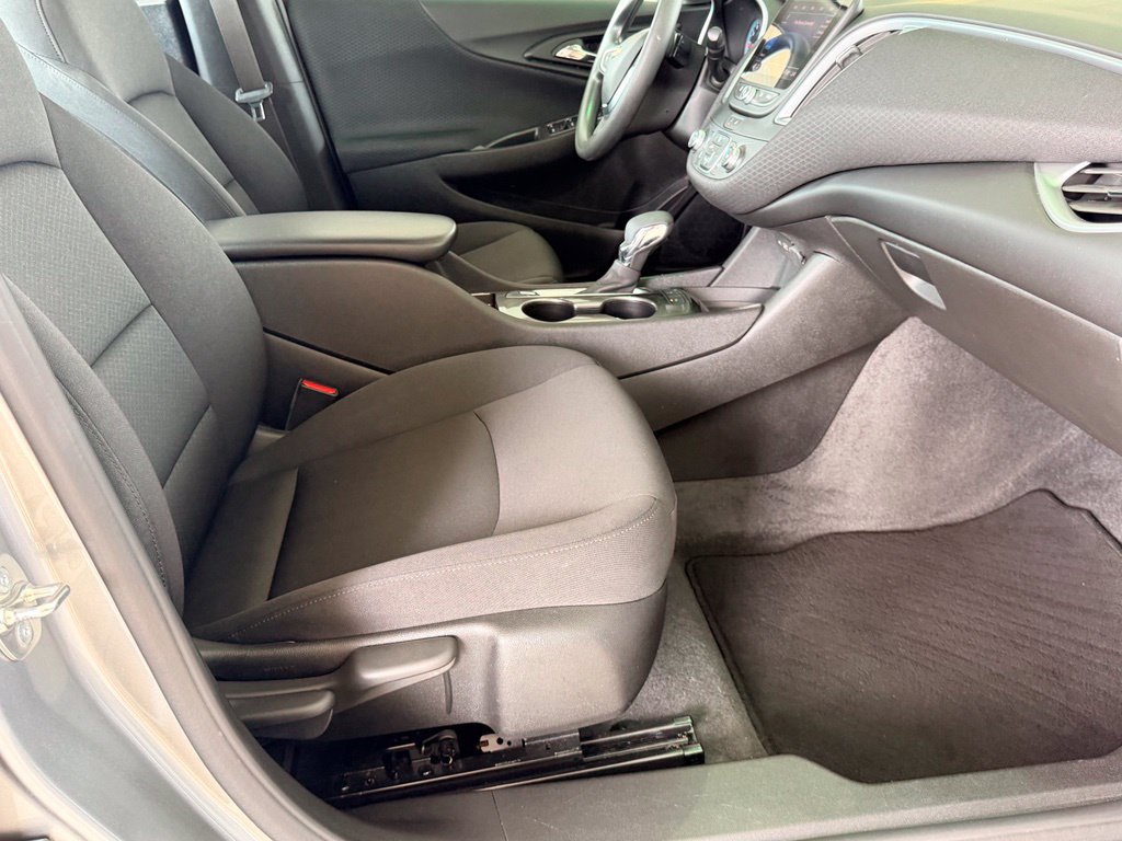 Used 2025 Chevrolet Malibu LS FWD image 36