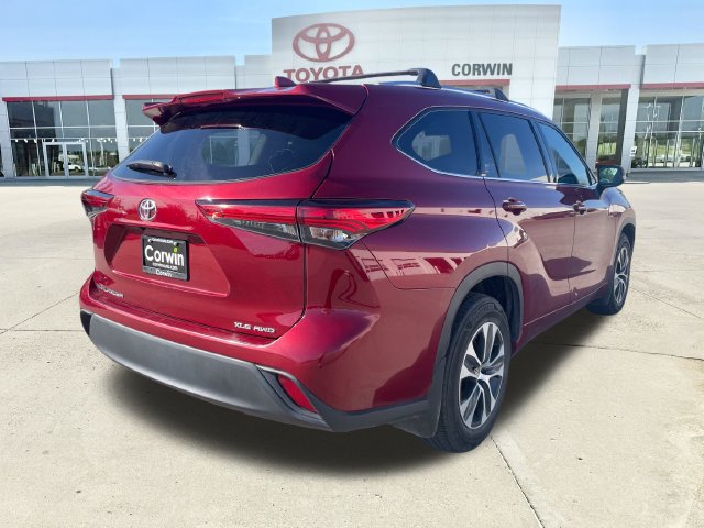 Used 2020 Toyota Highlander XLE AWD/4WD image 5