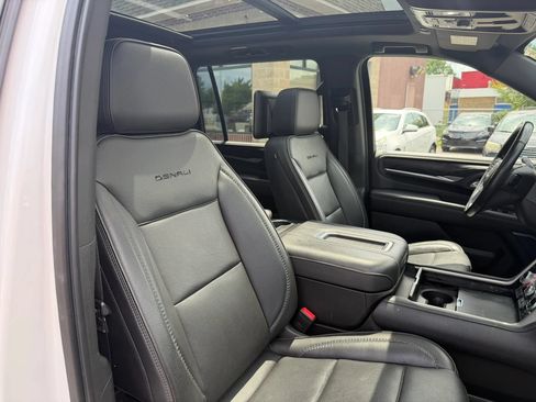 Used 2021 GMC Yukon XL Denali w/ Denali Ultimate Package AWD/4WD image 32