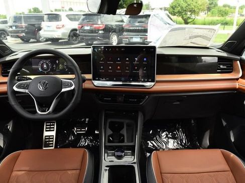 New 2026 Volkswagen Tiguan SEL R-Line AWD/4WD image 7