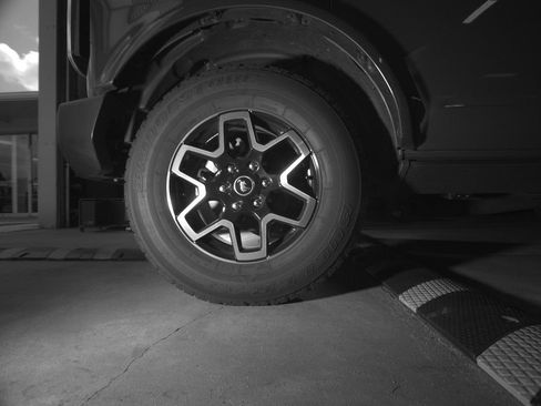 Used 2024 Ford Bronco Outer Banks AWD/4WD image 29