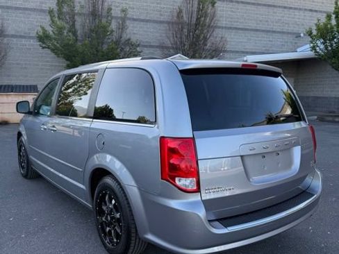 Used 2017 Dodge Grand Caravan SXT FWD image 8