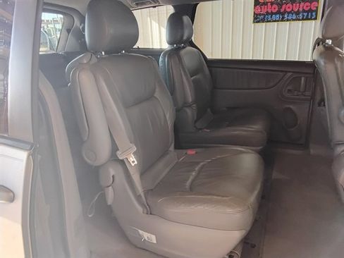 Used 2004 Toyota Sienna XLE image 17