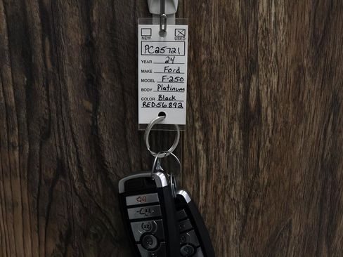 Used 2024 Ford F250 Platinum image 13