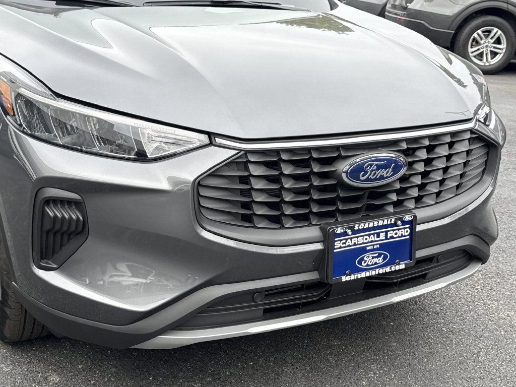 Used 2023 Ford Escape Active w/ Tech Pack #1 AWD/4WD image 8