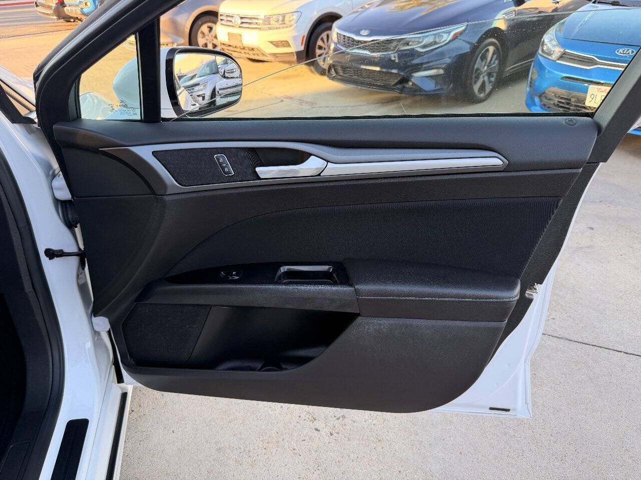 Used 2016 Ford Fusion SE FWD image 37