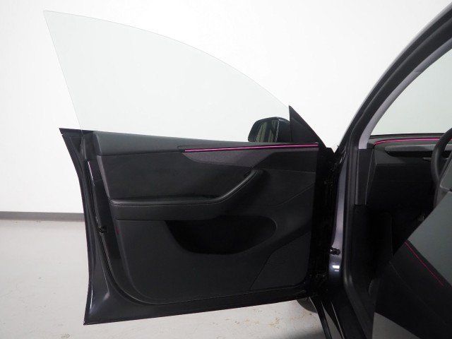 Used 2026 Tesla Model Y Long Range RWD image 59
