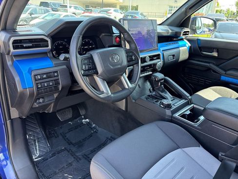 Certified 2025 Toyota Tacoma TRD Off-Road AWD/4WD image 22