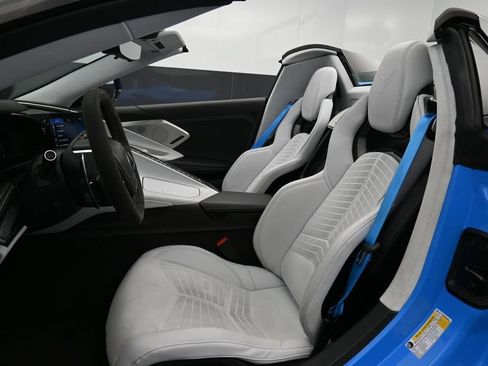 Used 2022 Chevrolet Corvette Stingray Premium Conv w/ Z51 Performance Package RWD image 12