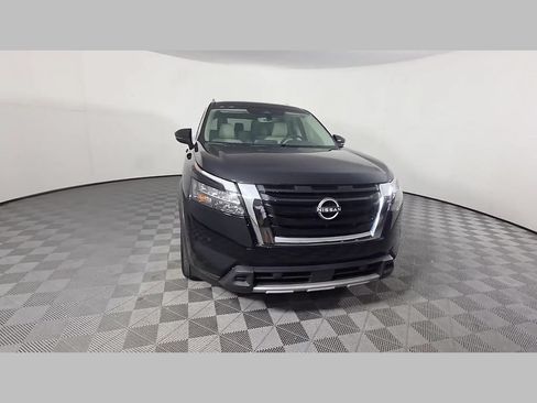Used 2025 Nissan Pathfinder SL FWD image 51