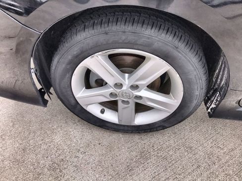 Used 2014 Toyota Camry SE w/ Moonroof Package FWD image 10