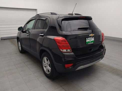 Used 2020 Chevrolet Trax LT w/ Sun & Sound Package FWD image 5
