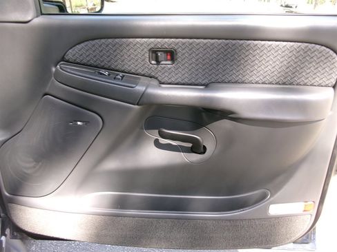 Used 2003 Chevrolet Avalanche 4x4 w/ Suspension Package, Off-Road image 16