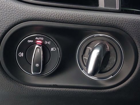 Used 2022 Porsche Macan w/ Premium Package Plus image 28