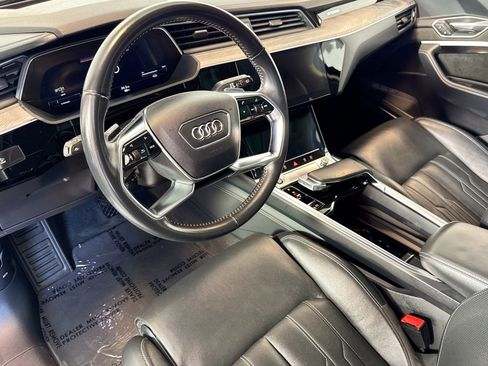 Used 2021 Audi e-tron Prestige w/ Prestige Package image 9