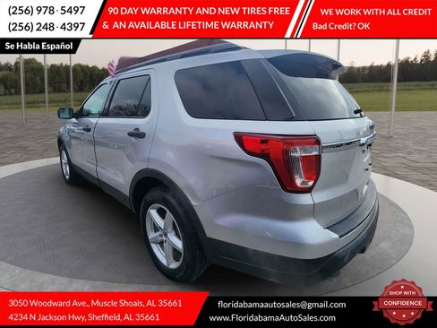 Used 2018 Ford Explorer XLT image 5