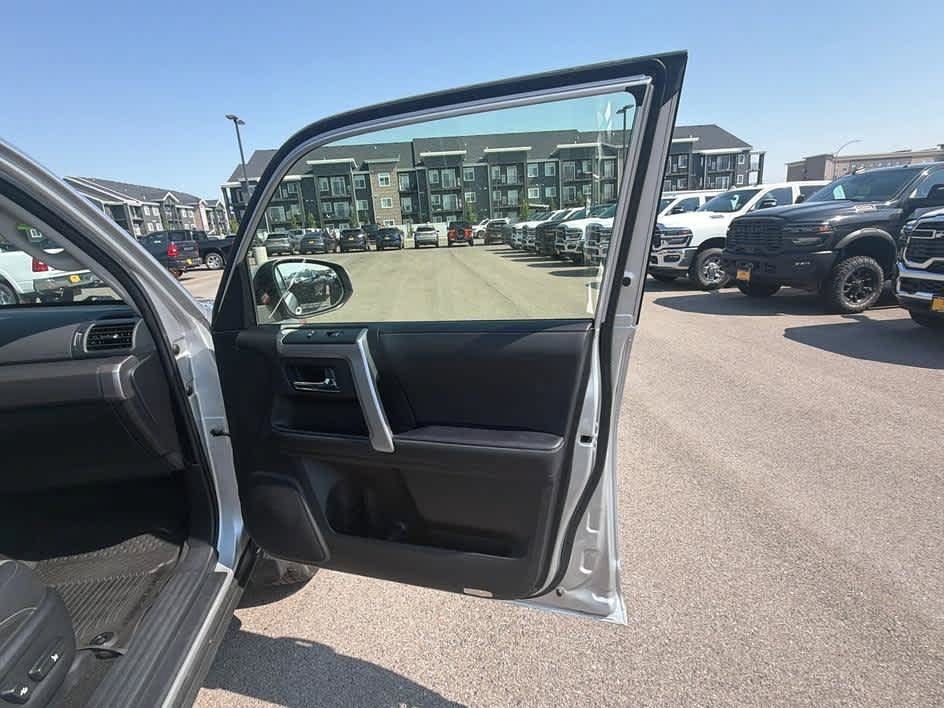 Used 2022 Toyota 4Runner SR5 Premium AWD/4WD image 28