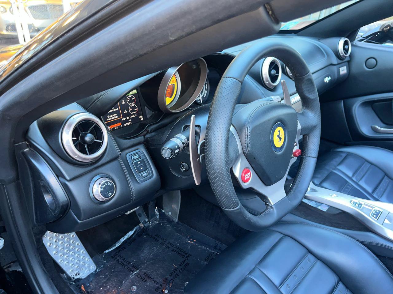 Used 2010 Ferrari California RWD image 30