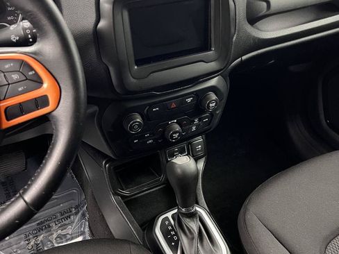 Used 2019 Jeep Renegade Altitude w/ Quick Order Package 2XM FWD image 5