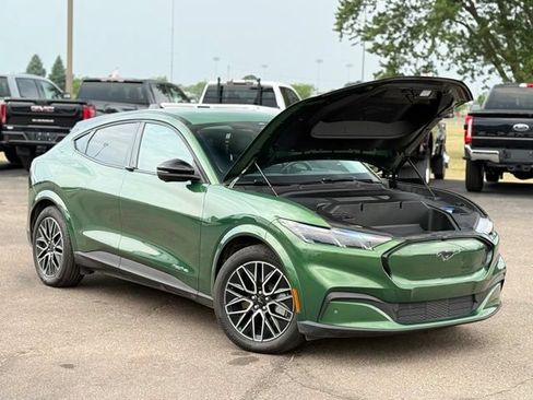 Used 2025 Ford Mustang Mach-E Premium AWD/4WD image 31