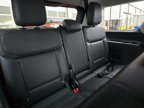 Used 2025 Ford Expedition Active image 18