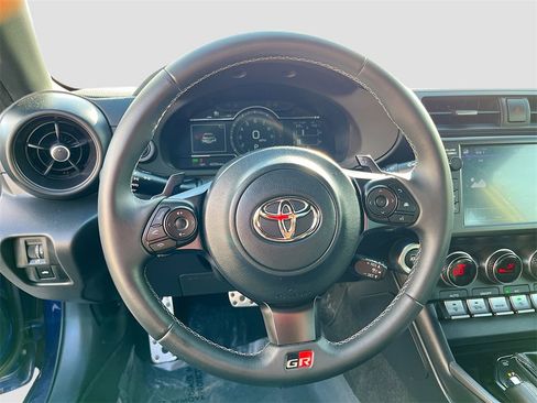 Used 2024 Toyota GR86 Premium image 11