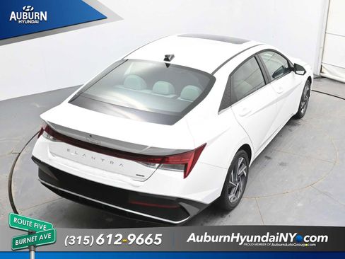 New 2025 Hyundai Elantra Limited FWD image 26